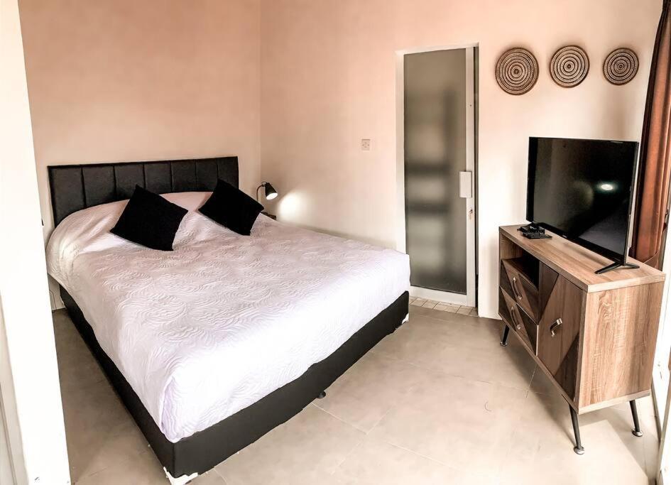 Elegant 5 Bdr In The Heart Of Seminyak (Bali)