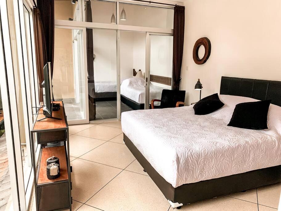 Elegant 5 Bdr In The Heart Of Villa Seminyak (Bali)